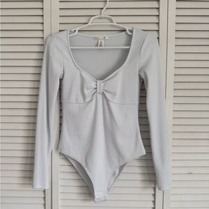 H&M White Ribbed Long Sleeve Bow-Front Bodysuit